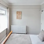 3 Glencoe Apartment *