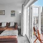 Apartment 3 Glencoe *