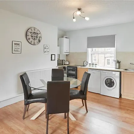 3 Glencoe Apartment *